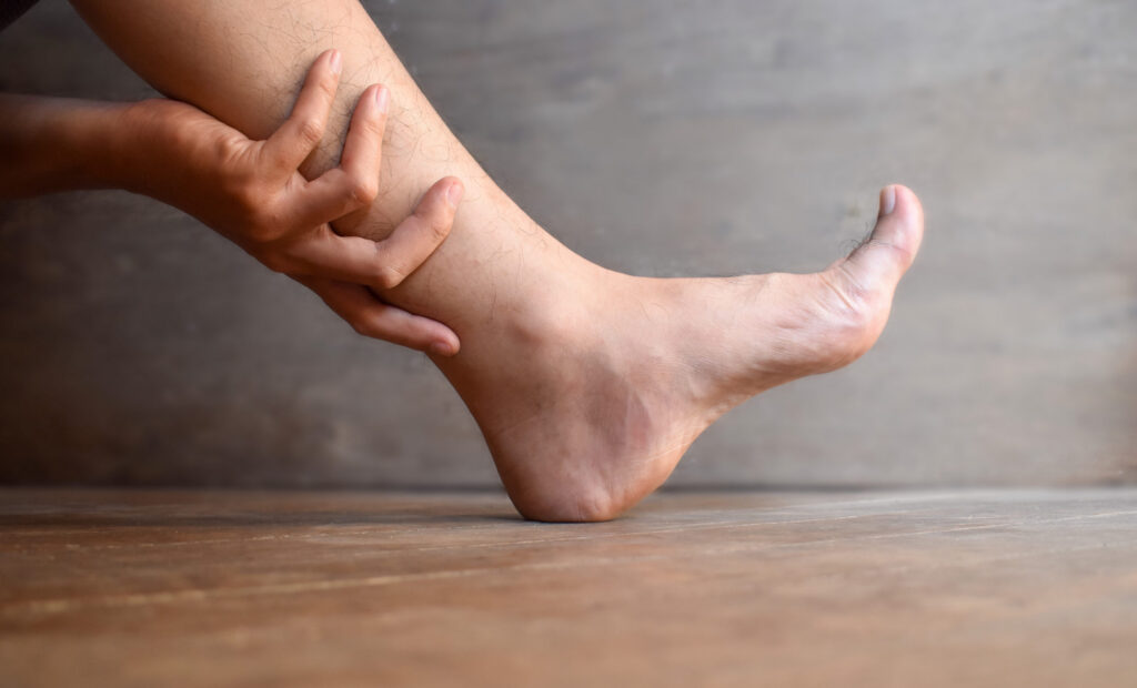 foot with tendonitis pain
